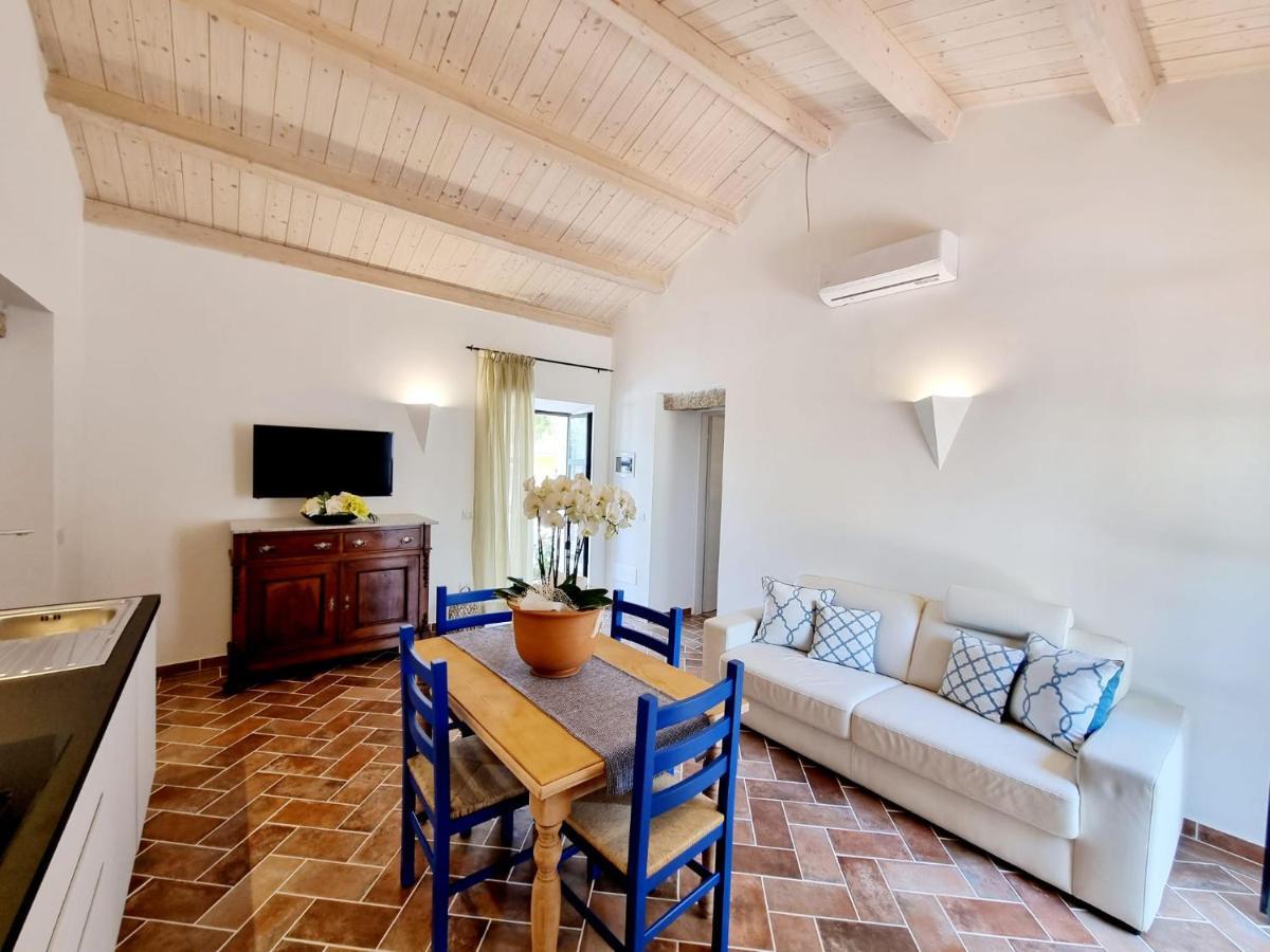 Stazzo San Teodoro La Quercia Piscina Condivisa Leilighet Eksteriør bilde